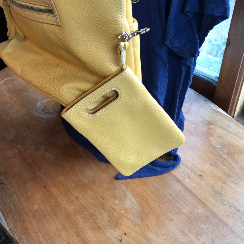 Dooney & Bourke Yellow Tote with Genuine Leather in Pebble and Spacious Design - Picture 5 of 8